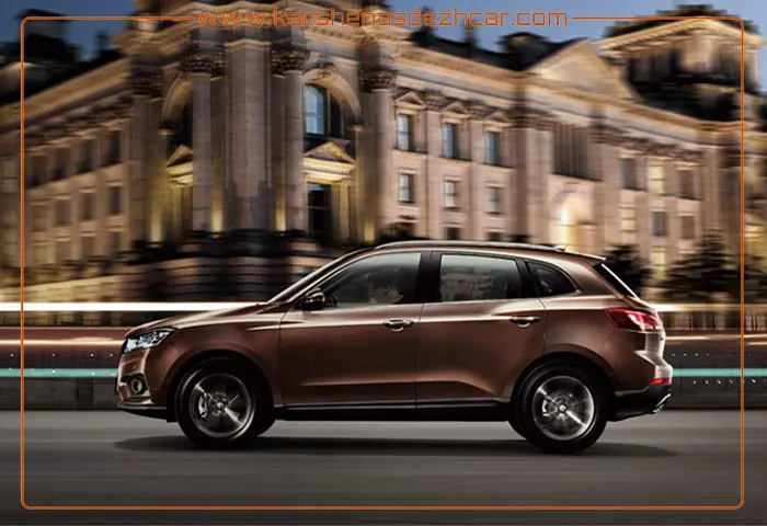 نمای جانبی بورگوارد BX7 در حال حرکت