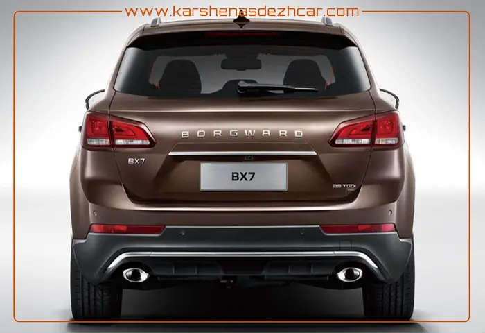 نمای عقب بورگوارد BX7 و چراغ‌های عقب